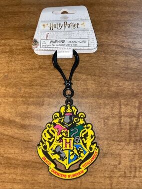 Harry Potter Black & Yellow Hogwarts Crest Keychain